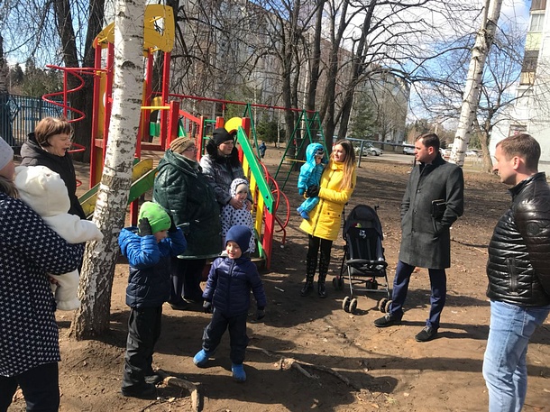 По инициативе депутата-единоросса область выделила средства на строительство детской площадки в Новом городке, Апрель