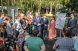 Андрей Иванов проинспектировал ход благоустройства дворовой территории в поселке Огарево