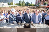 Андрей Иванов заложил камень в основание будущего дома культуры в поселке Горках-10
