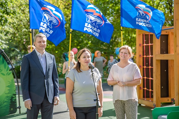 Андрей Иванов и Анжела Пухова открыли первые 2 из 7 запланированных на 2018 год новых детских площадок в Одинцово, Август