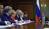 Большинство школ России готово к учебному году — Медведев