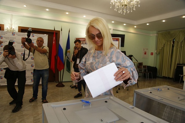 Яна Рудковская проголосовала на выборах губернатора Подмосковья в Назарьевском, Сентябрь
