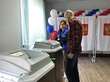 Депутат Мособлдумы Дмитрий Голубков проголосовал в Усовской начальной школе