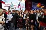 Андрей Воробьев посетил штаб волонтеров в Волейбольном центре Одинцово
