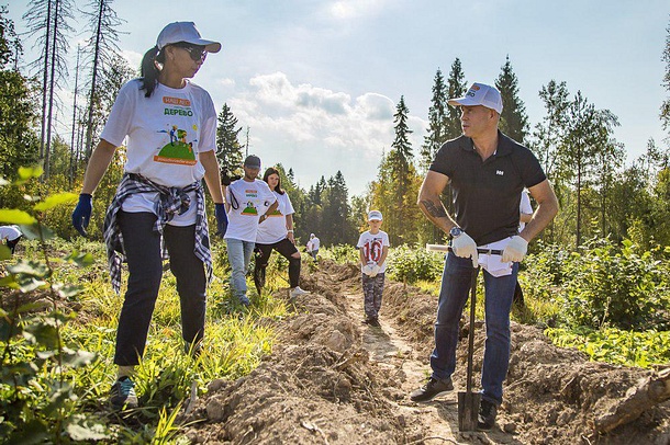Более 500 человек приняло участие в акции «Наш лес. Посади свое дерево» на центральной площадке Одинцовского района, Сентябрь