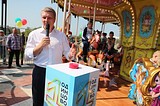 Андрей Иванов запустил карусель на Центральной площади Одинцово