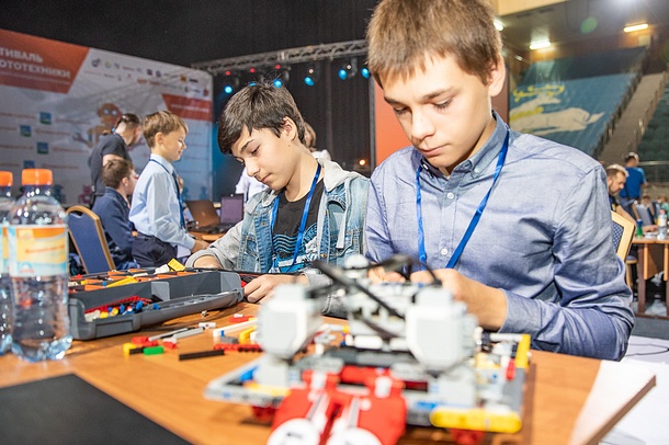 Более 1200 человек стали гостями фестиваля робототехники «Робосити» в Одинцовском районе, Октябрь