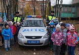 Сотрудники Одинцовской Госавтоинспекции провели мероприятие «Инспектор ГИБДД» для дошкольников, напомнив им в игровой форме про правила дорожного движения