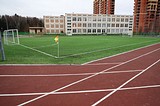 Футбольное поле с искусственным покрытием площадью 800 квадратных метров обустроили для школьников поселка Горки-10