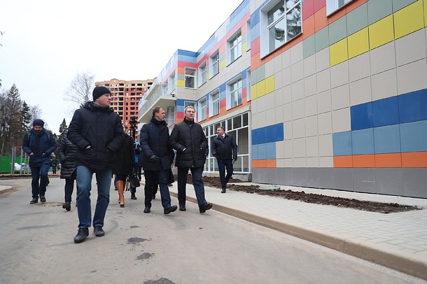 Новый детский сад на 400 мест в поселке Горки-10 готов на 95 процентов, Ноябрь