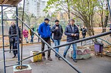 Ход капремонта домов на Сосновой улице проверил Дмитрий Голубков