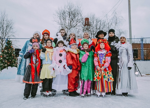 Более 100 человек приняли участие в карнавале на льду «С нами сказка», Январь