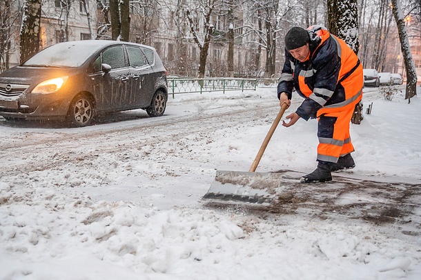 Более 10 тысяч кубометров снега вывезли из дворов Одинцовского района за 4 дня, Январь