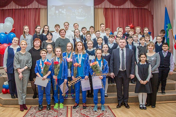 Партийцы поздравили хоккеисток Одинцовской СОШ №12 с победой на международном турнире, Январь
