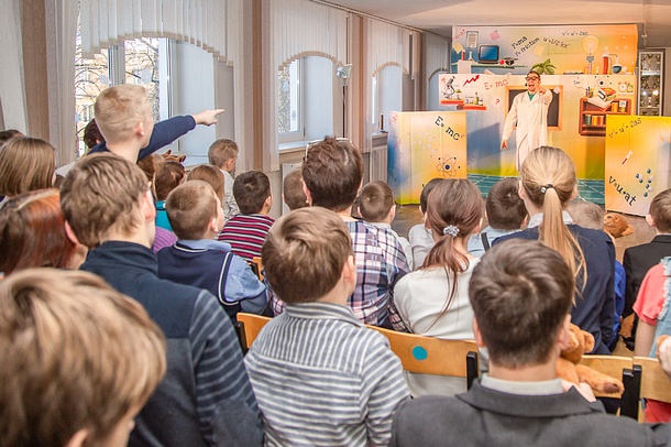 Сторонники «Единой России» помогли организовать представление для воспитанников специальной школы, Январь