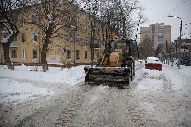 Более 52 тысяч кубометров снега вывезли за месяц с автомобильных дорог Одинцовского района, Январь