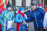 Лариса Лазутина награждает победителей
