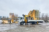На центральной площади Одинцово приступили к демонтажу зимних горок. Сезон катания планировалось завершить 1 февраля, но в связи с повышенных спросом его продлили до 12 февраля
