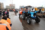 Фото: Андрей Иванов дал старт весеннему параду коммунальной техники