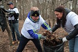 Лариса Лазутина на субботнике