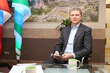 3 апреля, в прямом эфире глава Одинцовского района Андрей Иванов совместно с известным теле — и радиожурналистом Гией Саралидзе обсудили образовательную сферу муниципалитета