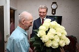 Андрей Иванов поздравил с Днём Победы жителя Одинцовского городского округа Егора Невзорова