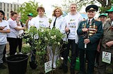 Звезды российской эстрады Максим Галкин и Анжелика Агурбаш присоединились к акции «Лес Победы» в Одинцово
