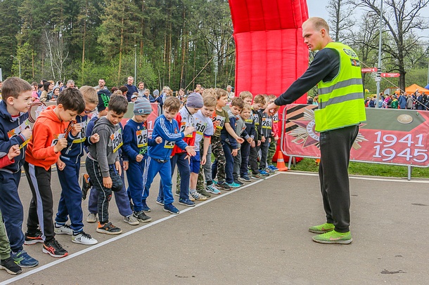 Более 500 участников собрал детский легкоатлетический забег в честь Дня Победы в Одинцово, Май
