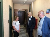 Дмитрий Голубков проверил ход реализации программы «Мой подъезд» в Лесном городке