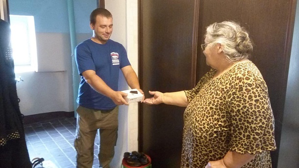Волонтеры партии продолжают помогать горожанам с переходом на «цифру», Единая Россия