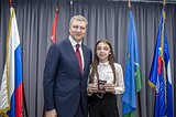 Фото: 20 июня, глава Одинцовского городского округа Андрей Иванов вручил первые паспорта еще 14 юным жителям муниципалитета