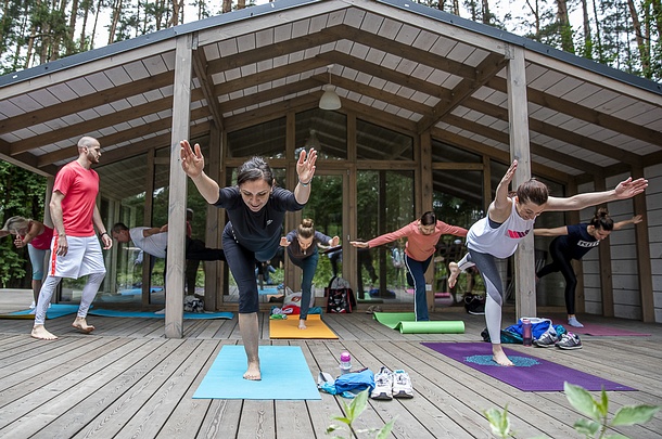 Порядка 350 человек приняли участие в фестивале йоги в Одинцовском парке культуры, спорта и отдыха, Порядка 350 человек приняли участие в фестивале йоги в Одинцовском парке культуры, спорта и отдыха