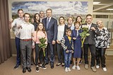 Глава Одинцовского района Андрей Иванов в четверг, 27 июня, вручил ключи от квартир в домах-новостройках 7 ребятам, числившимся в реестре детей-сирот муниципалитета