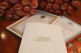 Андрей Иванов и Оксана Пушкина поздравили юбиляров семейной жизни из Звенигорода