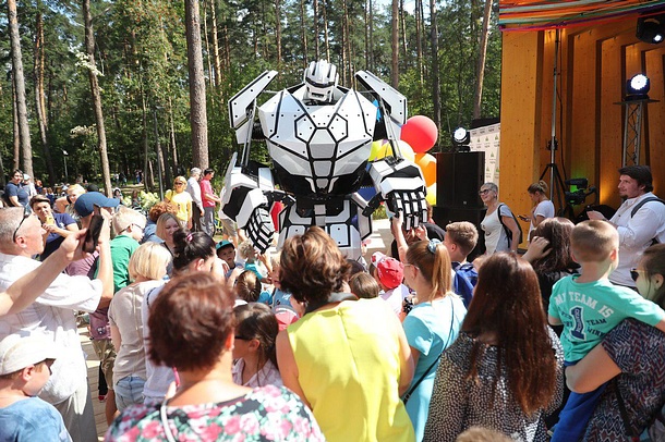 Более 3000 человек принимают участие в открытии парка «Раздолье» в Одинцово, Более 3000 человек принимают участие в открытии парка «Раздолье» в Одинцово