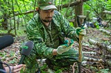Поисковый отряд «КитежЪ» ведет раскопки на месте падения немецкого самолета в годы Великой Отечественной войны