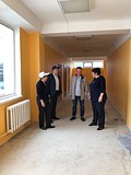 В рамках партийного проекта «Новая школа» Одинцовские единороссы проверили ремонт школы и детского сада в Звенигороде