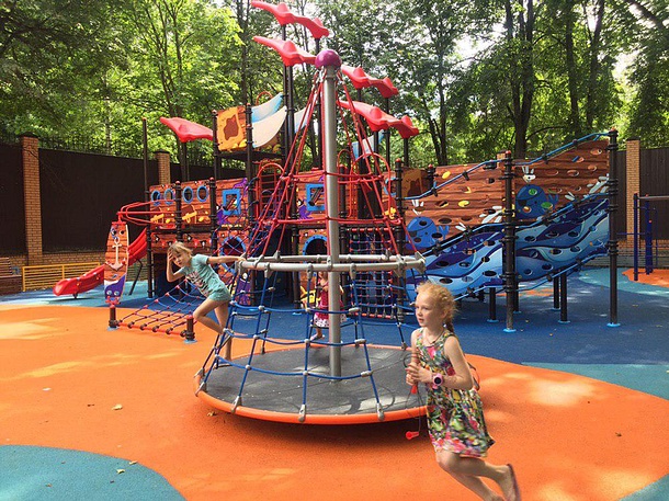 Новая детская игровая площадка «Космический корабль» появилась в  Звенигороде — Одинцовский городской округ Московской области