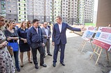 Андрей Воробьев проверил ход строительства школы на 1350 мест в ЖК «Сколковский»