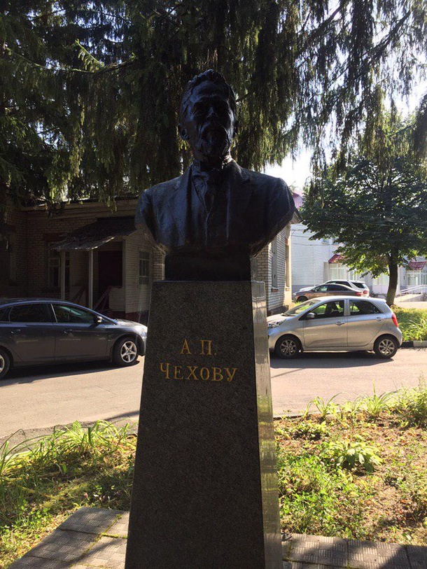 Памятник А. П. Чехову открыли после реставрации в Звенигороде, Сентябрь