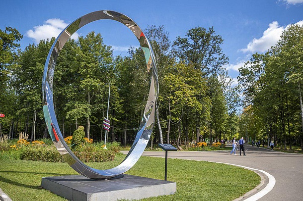 Две скульптуры из «Зарядья» украсили Одинцовский парк культуры, спорта и отдыха, Сентябрь