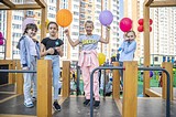 Сразу три детские площадки и скейт-парк появились в Одинцово