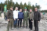 Александр Чупраков и Дмитрий Куракин посадили деревья в Хлюпино
