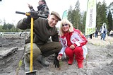 Оксана Пушкина и Дмитрий Голубков приняли участие в акции «Наш лес»