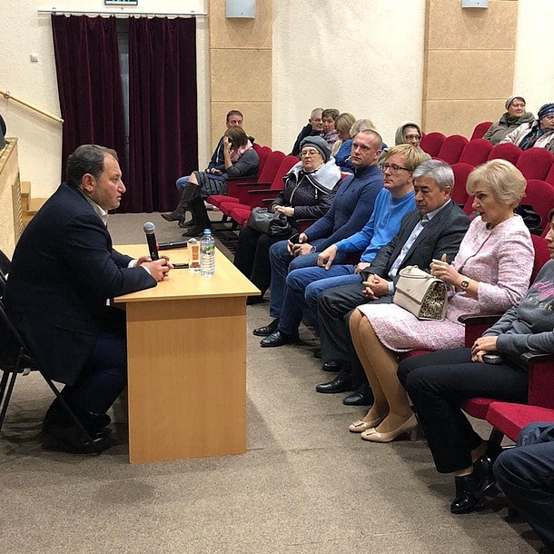 Главный врач Одинцовской ЦРБ встретился с жителями п. Горки-2, Сентябрь