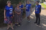 Единороссы обеспечили дровами пенсионерку из поселения Булатниковское