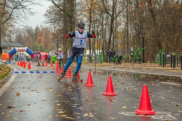 Более 300 человек приняли участие в закрытии лыжероллерного сезона в Одинцовском парке культуры, спорта и отдыха, Октябрь