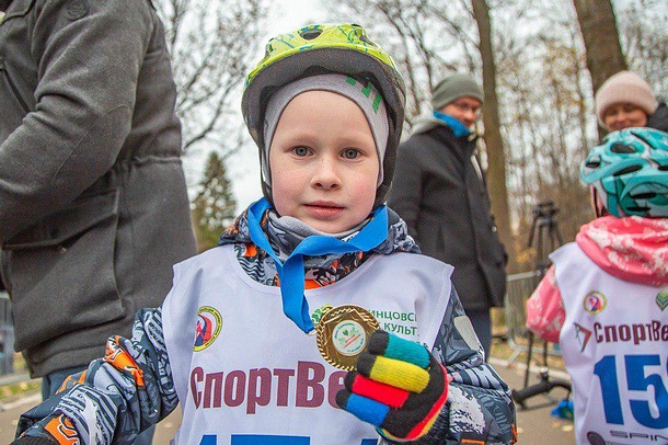 Более 300 человек приняли участие в закрытии лыжероллерного сезона в Одинцовском парке культуры, спорта и отдыха, Октябрь