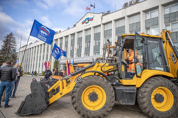 Одинцовские партийцы провели смотр коммунальной техники, Октябрь