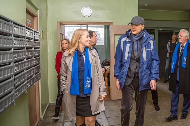 Дмитрий Голубков проверил ход замены лифтов в жилых домах Одинцово, Октябрь